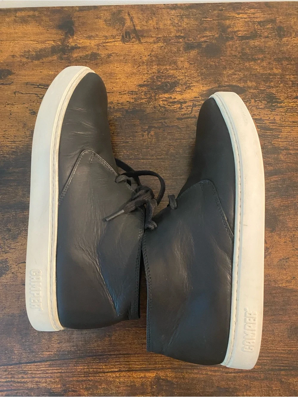 Camper sleek black
